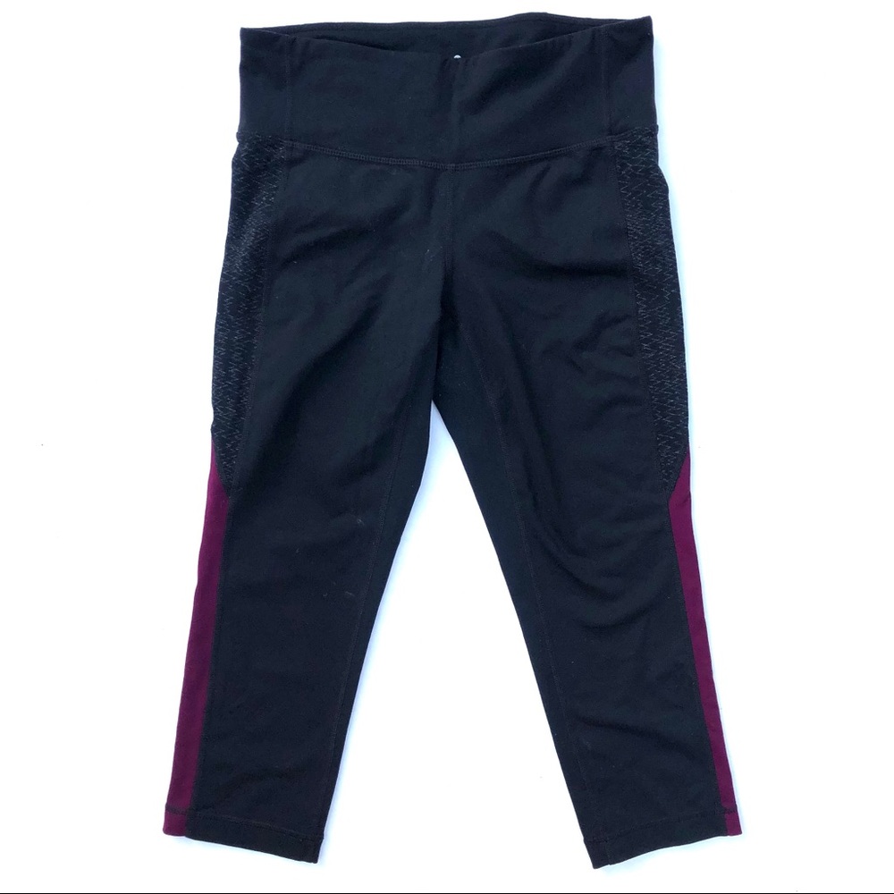 Athleta Heartbeat Revelation Capri Yoga Leggings